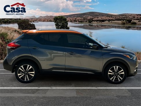 Used 2020 Nissan Kicks SR w/ SR Premium Package image 2