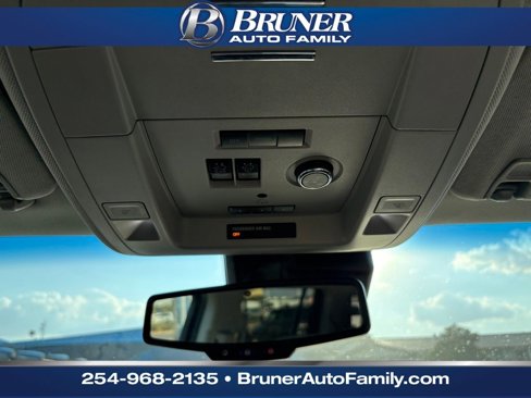 Used 2018 Chevrolet Suburban LT image 10