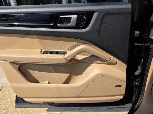 Used 2019 Porsche Cayenne image 24