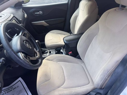 Used 2018 Jeep Cherokee Latitude image 12