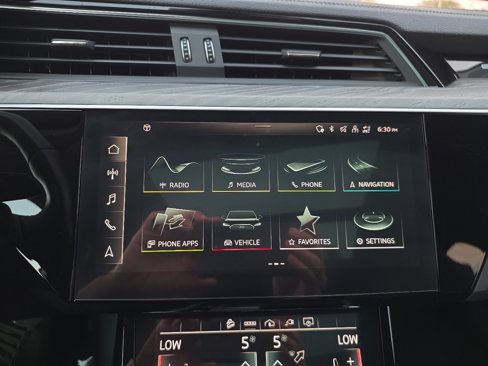 Used 2022 Audi e-tron Premium Plus w/ Premium Plus Package image 61