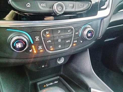 Used 2022 Chevrolet Traverse LT image 23
