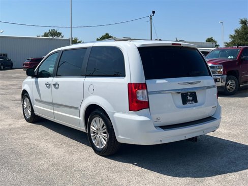 Used 2014 Chrysler Town & Country Limited w/ Luxury Group image 3
