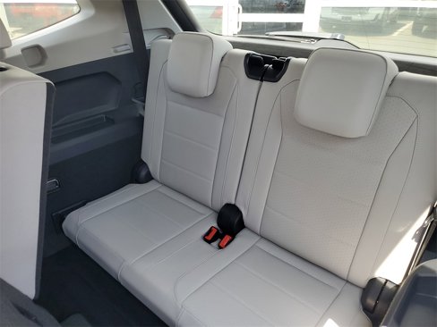 Used 2021 Volkswagen Tiguan SE image 14