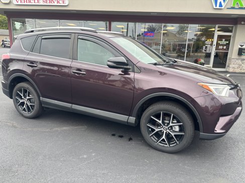 Used 2017 Toyota RAV4 SE image 1