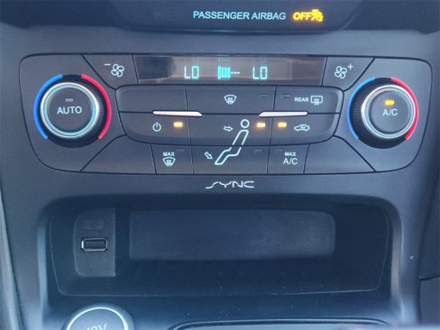 Used 2016 Ford Focus SE w/ Equipment Group 201A image 28