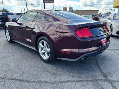 Used 2018 Ford Mustang Coupe image 3