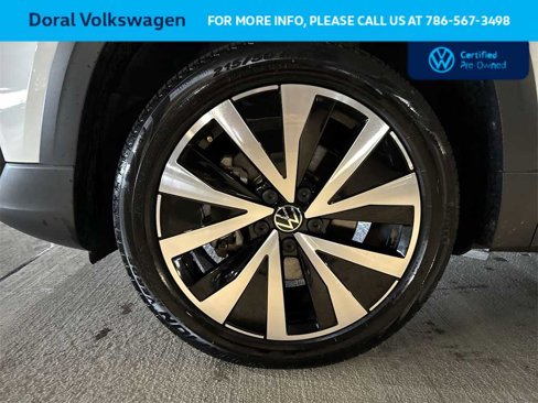 Certified 2022 Volkswagen Taos SE image 10