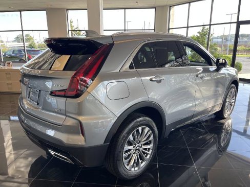 Used 2025 Cadillac XT4 Premium Luxury image 6