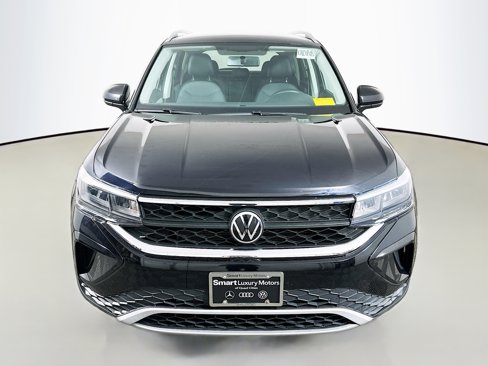 Used 2022 Volkswagen Taos SE image 2