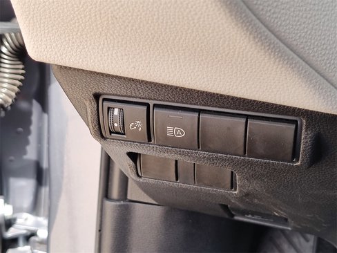 Used 2023 Toyota Corolla Cross LE image 24