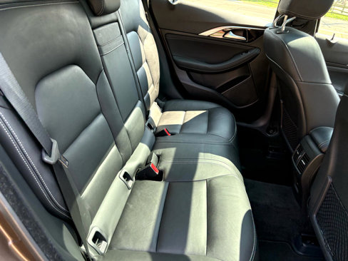 Used 2018 INFINITI QX30 Premium image 18