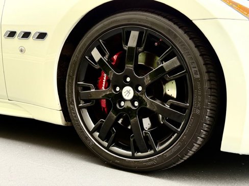 Used 2014 Maserati GranTurismo Sport image 21