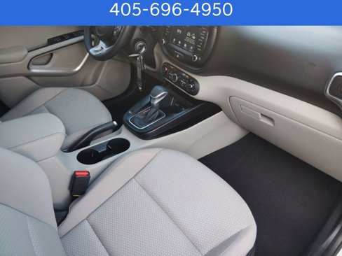 Used 2020 Kia Soul LX image 12