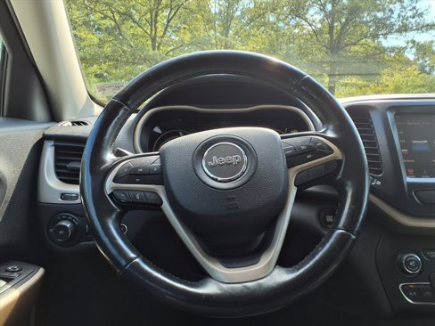 Used 2018 Jeep Cherokee Limited image 13