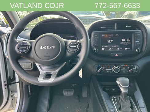 Used 2023 Kia Soul LX w/ LX Technology Package image 12