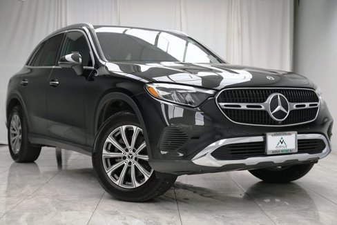 Used 2024 Mercedes-Benz GLC 300 4MATIC image 1
