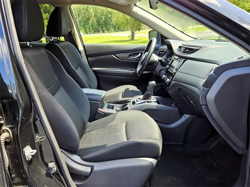 Used 2018 Nissan Rogue SV w/ Premium Package image 16