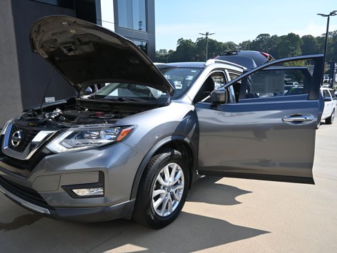 Used 2017 Nissan Rogue SV image 9