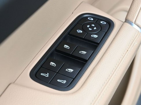Certified 2023 Porsche Cayenne image 9