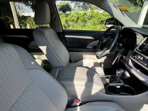 Used 2015 Toyota Highlander LE image 45