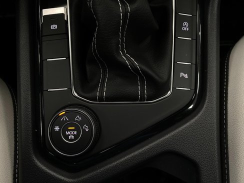 New 2025 Volkswagen Taos SE image 23