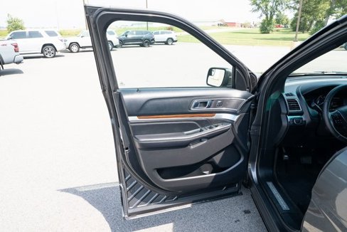 Used 2016 Ford Explorer Limited image 11
