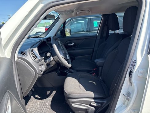 Used 2023 Jeep Renegade Altitude image 4