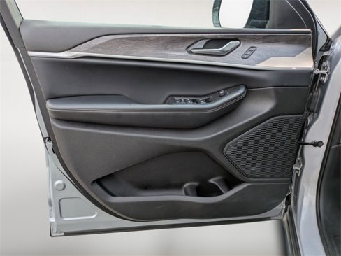 Certified 2023 Jeep Grand Cherokee Limited image 12