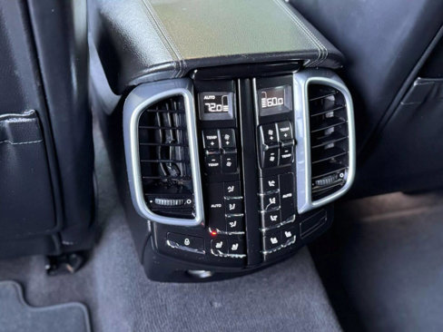 Used 2016 Porsche Cayenne image 16