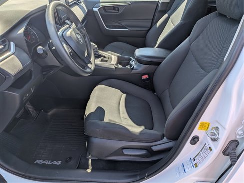 Used 2021 Toyota RAV4 LE image 10