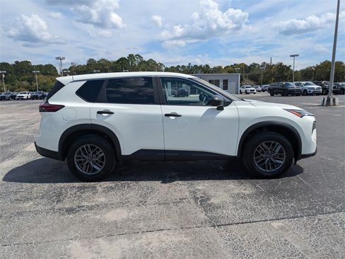 Used 2024 Nissan Rogue S image 3