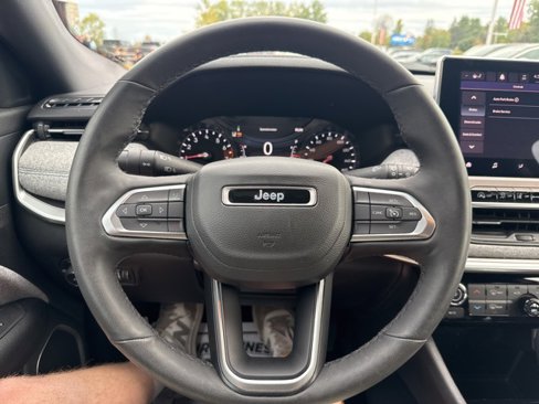 Used 2023 Jeep Compass Latitude w/ Convenience Group image 16