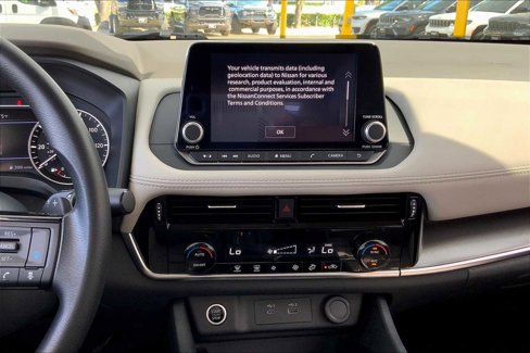 Used 2023 Nissan Rogue SV image 6
