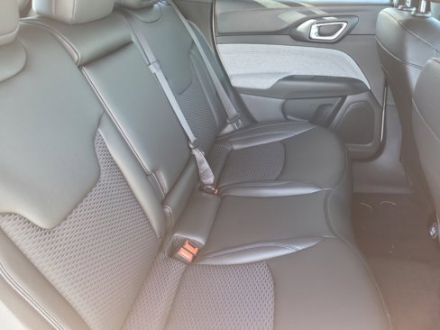 New 2025 Jeep Compass Latitude image 18