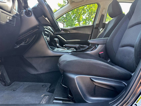 Used 2015 MAZDA MAZDA3 i Touring w/ Technology Package image 11