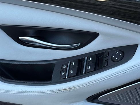 Used 2013 BMW M5 image 21
