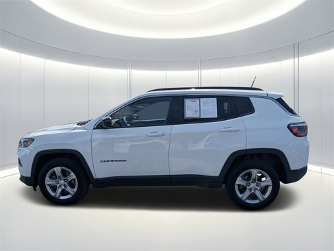Used 2024 Jeep Compass Latitude image 6