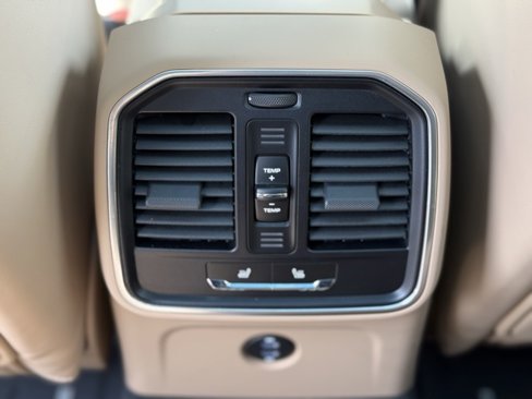 Certified 2025 Porsche Macan image 25
