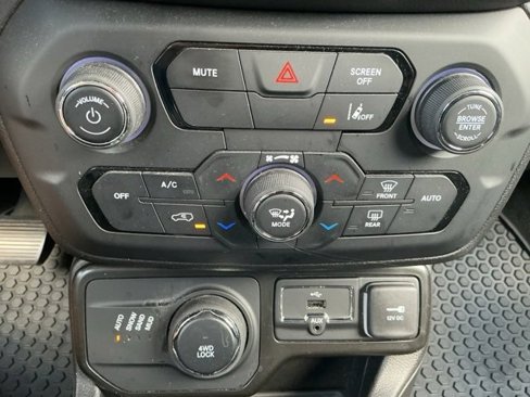Used 2023 Jeep Renegade Latitude image 20
