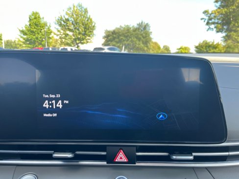 Used 2024 Hyundai Elantra SEL image 20