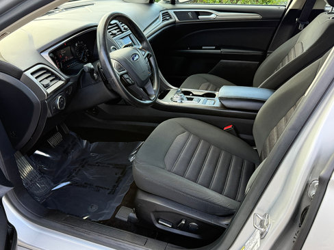Used 2017 Ford Fusion SE image 29