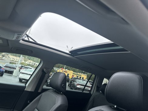 Used 2020 Volkswagen Tiguan SE w/ Panoramic Sunroof Package image 22