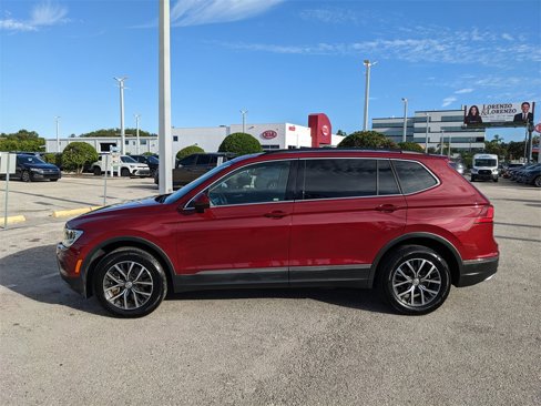 Used 2020 Volkswagen Tiguan SE w/ Panoramic Sunroof Package image 4