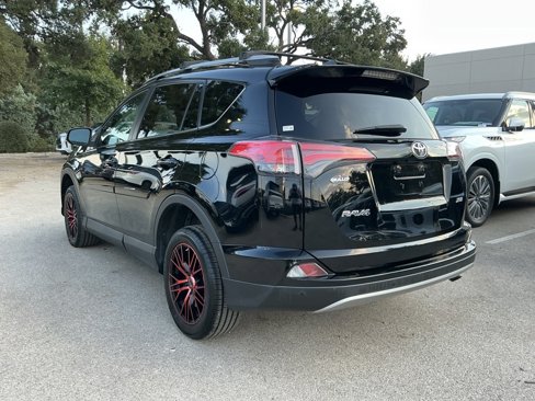 Used 2018 Toyota RAV4 XLE image 5