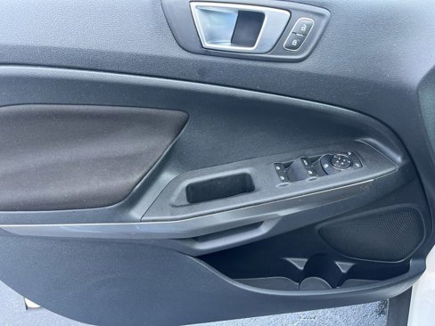 Used 2018 Ford EcoSport SE w/ SE Convenience Package image 8
