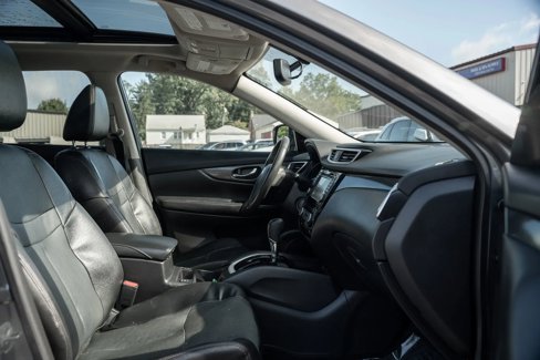 Used 2016 Nissan Rogue SL w/ SL Premium Package image 12