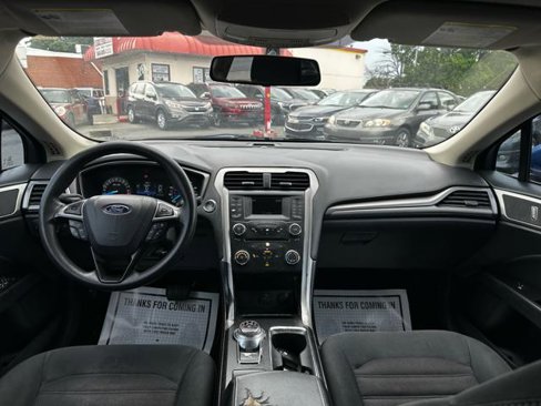 Used 2017 Ford Fusion SE image 18