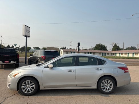 Used 2013 Nissan Altima 2.5 S image 2
