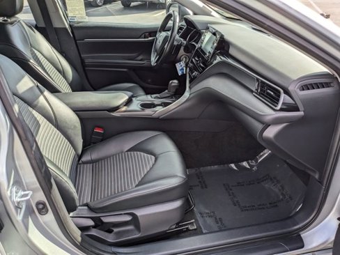 Used 2022 Toyota Camry SE image 5